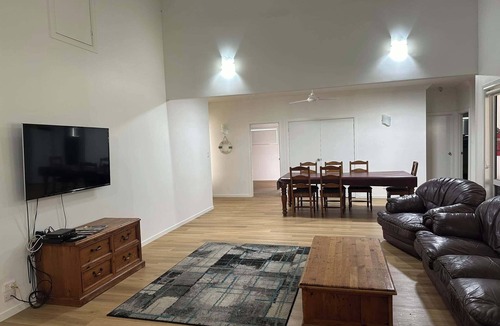 Orchid Beach House | ✨ NEWLY RENOVATED | EWANNALA – ORCHID BEACH ✨ 🏝️ Perfect for large groups