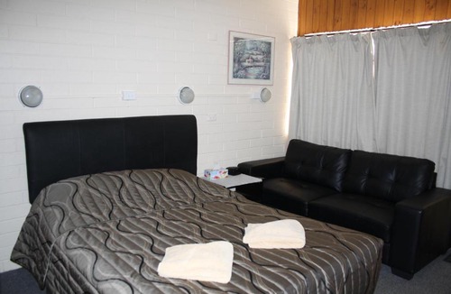 Nhill Hotel | Nhill Oasis Motel