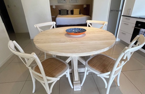 Urangan Apartment | Nicest 1 Bdrm Top Floor Unit Ocean Views Pool Spa Walk to Marina