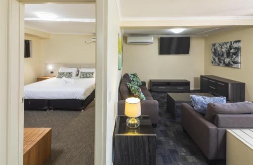 Earlville Hotel | Nightcap At Balaclava Hotel