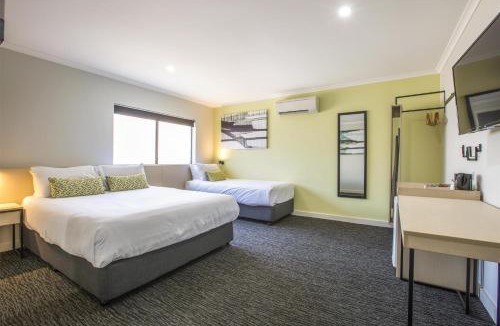 St Clair Hotel | Nightcap at Blue Cattle Dog Hotel