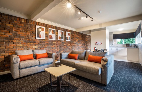 Ringwood Hotel | Nightcap at Manhattan Hotel