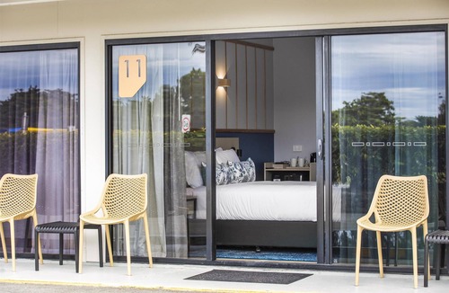 Queens Beach Hotel | Nightcap at Queens Beach Hotel