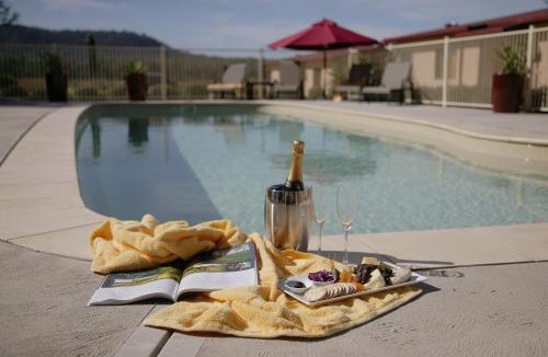 Broke Resort | Nightingale Villas