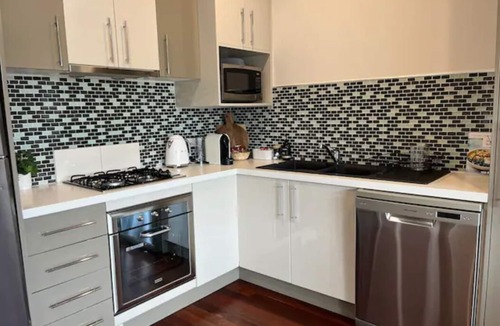 Capel Sound Apartment | Nirvana Stays- Cozy 2 BDR & Steps only to the BEACH! BOOK NOW. Secure parking.