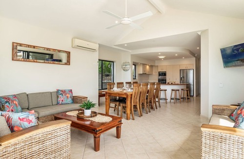 Yamba House | Nirvana Waters - Waterfront with Private Pontoon & Pool - Holiday Yamba