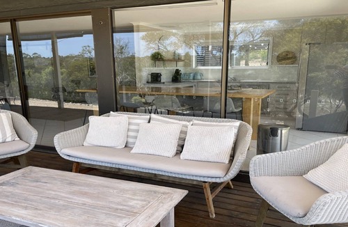 Lake Wangary House | No. 10 - A Charming and Private Holiday Home in Prime Coffin Bay Location