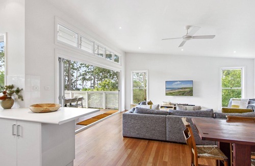 Bendalong House | North Bendy Beach house located across the road from beaches