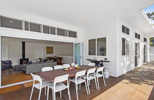 Bendalong House | North Bendy Beach house located across the road from beaches