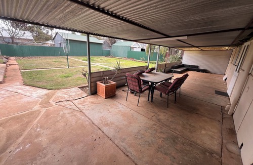 Belalie House | North Parade Accommodation Comfortable 3 Bedroom Accommodation in Jamestown