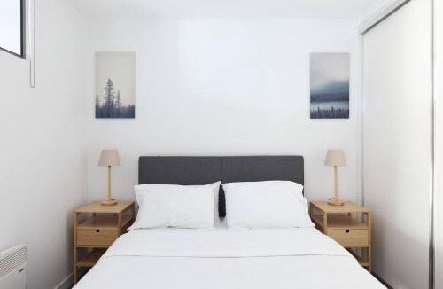 Brunswick East Apartment | Northside Rendezvous - A Stylish Couples' Hideaway