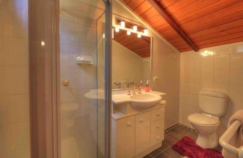 Crackenback Ski Chalet | "NOWHERE" Boutique Mountain Lodge ...sleeps max 11