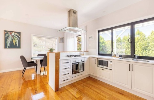 North Geelong House | Oaklight Haven Minutes to Geelong Waterfront and CBD