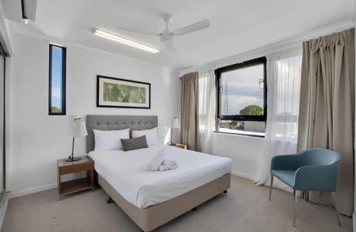 Mackay Apartment | Oaks Carlyle - 2BR Executive Apt Near Mackay CBD