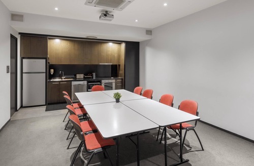 Travancore Hotel | Oaks Melbourne Flemington Suites