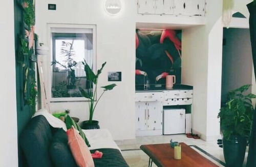 Gurugram Apartment | Oasis in Gurgaon | Private Room with Jacuzzi
