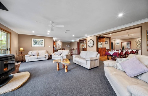 Ulladulla Hotel | Oasis Inn Ulladulla - Guest 18 Years and Older