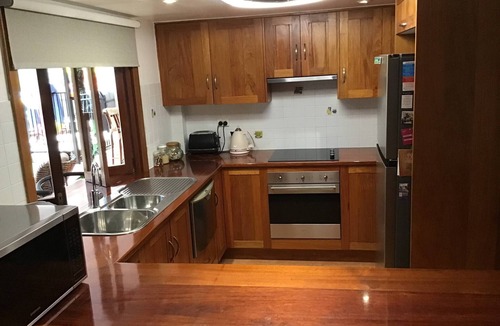 Whitfield Apartment | Oasis leafy Whitfield