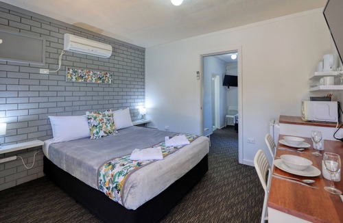 Peak Hill Hotel | Oasis Motel Peak Hill
