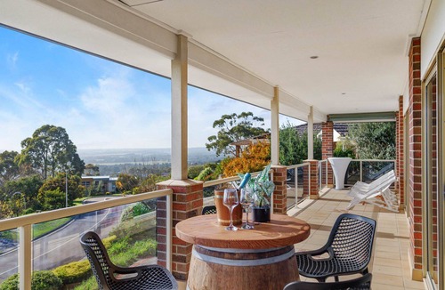 Dromana House | Oasis Views - Beautiful Holiday House , Pet Friendly just minutes from Dromana foreshore