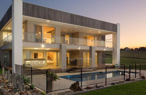 San Remo House | Ocean Breeze