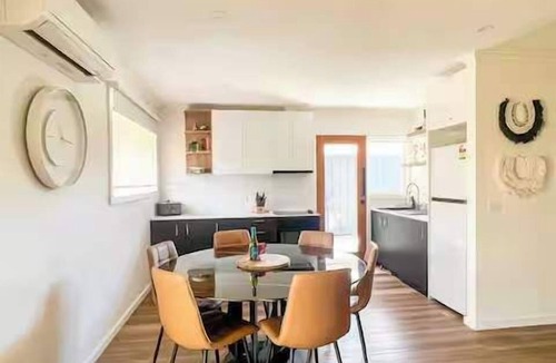 Ocean Grove Apartment | Ocean Gioia. Stroll to shops & beach Pet Friendly