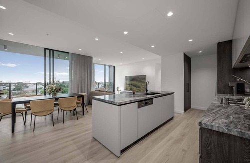 Saint Kilda South Apartment | Ocean Glimpse - A 3-Bedroom Designer Sub-Penthouse @ 333STK
