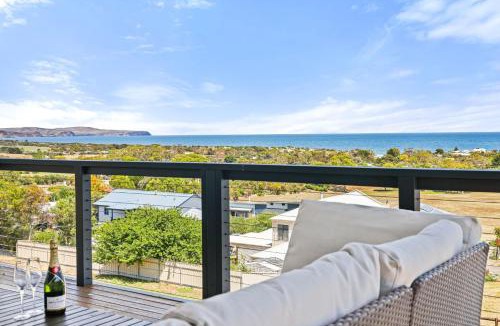 Carrickalinga House | Ocean Heights - 27 Stacey Drive