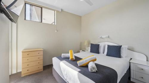 Coffs Harbour Resort | Ocean Parade 4 - Affordable, Pool, Spa, Cafes, Sleeps 4