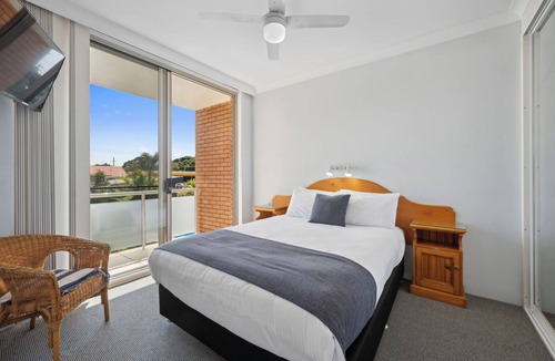 Coffs Harbour Apartment | Ocean Parade 6 - Coastal 2-Bedroom Apartment Opposite Park Beach