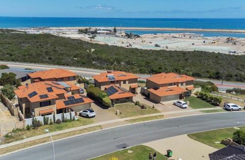 Ocean Reef House | Ocean Reef Marina by the Sea 4BR plus Study plus