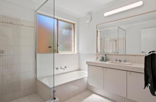 Ocean Reef House | Ocean Reef Marina by the Sea 4BR plus Study plus
