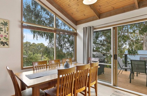 Lorne House | Ocean's Course - Pets Welcome