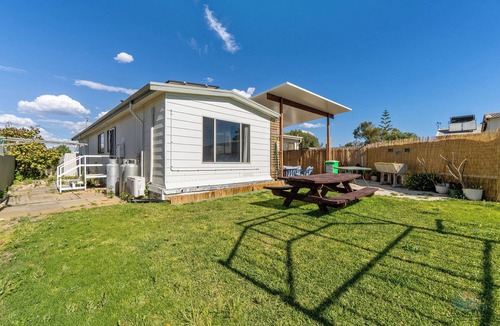 Lancelin House | Ocean Spray is a unique & cosy Lancelin beach home