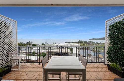Airlie Beach Apartment | Ocean View 16A Studio Pool & Spa Wi-Fi KIDS STAY FREE