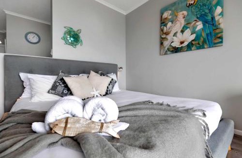 Airlie Beach Apartment | Ocean View 16A Studio Pool & Spa Wi-Fi KIDS STAY FREE