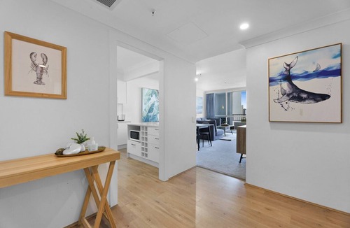 Surfers Paradise Apartment | Ocean View 2-Bed with Pool, Tennis Court & BBQ