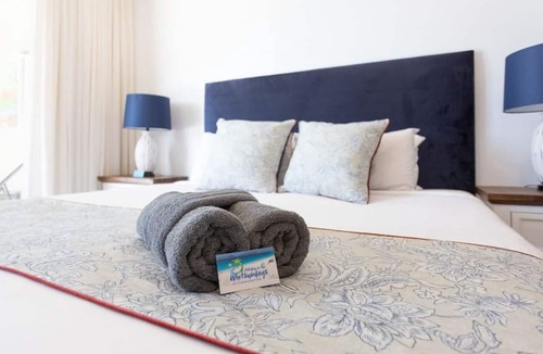 Airlie Beach Apartment | Ocean view 3 bedroom family friendly 2 pools WI-FI