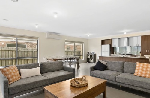 Torquay House | Ocean View Crescent 59