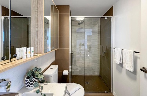 St Kilda Apartment | Ocean View Modern 2 bedroom with Parking in St Kilda