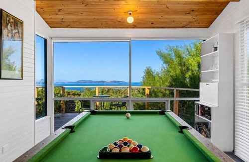 Blackmans Bay House | Ocean Views 20kms from CBD Sleeps 10