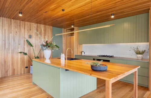 Lorne House | Ocean Winds Lorne - Spacious three-level coastal retreat