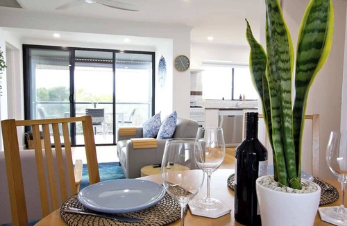 Semaphore Park Apartment | Oceanfront Apartment with Balcony & Free WiFi