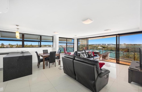 Buddina Apartment | Oceanfront Buddina