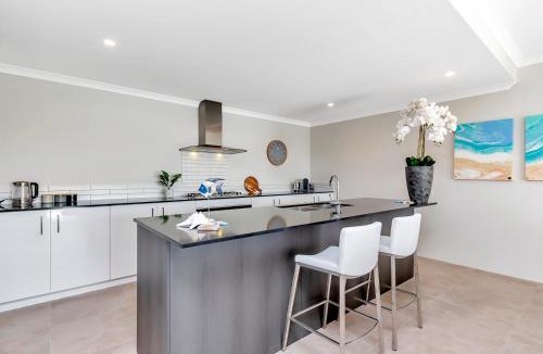Mandurah Apartment | Oceanfront Retreat with Stunning Marina Views