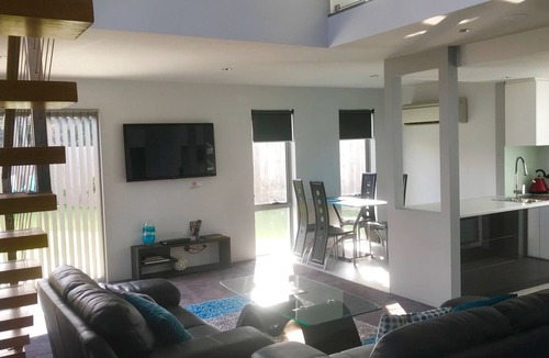 Devonport House | Oceans Devonport - Corporate/Long stay discounts Self Contained Townhouse