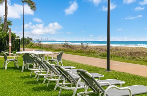 Bilinga Apartment | Oceanside Resort - Absolute Beachfront Apartments