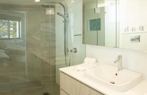 Bilinga Apartment | Oceanside Resort - Absolute Beachfront Apartments