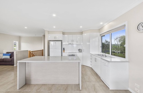 Arrawarra Headland House | Oceanview Beachfront - 11B Fuller St