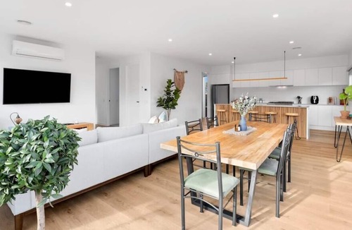 Grovedale House | OH SO Coast-10 Mins to Torquay, Barwon Heads, Golf
